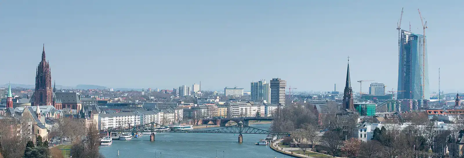 EZB in Frankfurt - faszinierende Architektur am Ufer des Mains