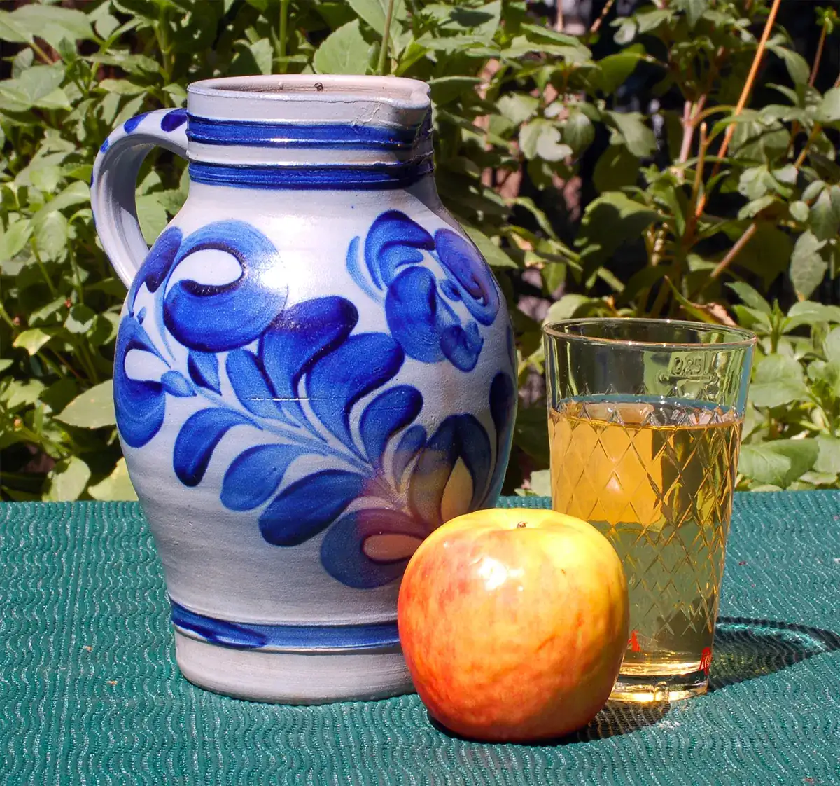 Frankfurter Spezialitäten und Besonderheiten – Apfelwein Bembel