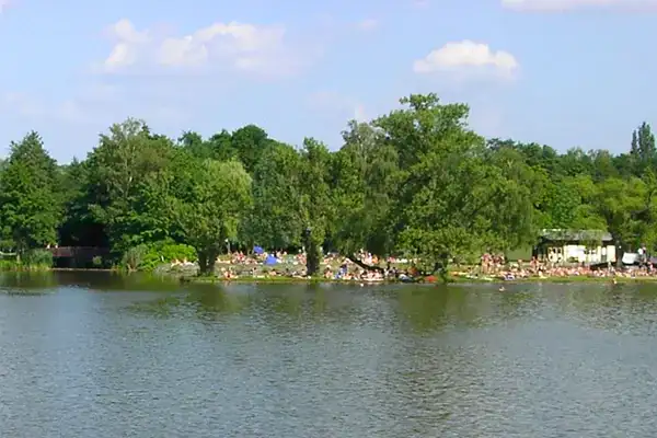 Badeseen in Frankfurt und Umgebung – Naturbadesee Woog Darmstadt