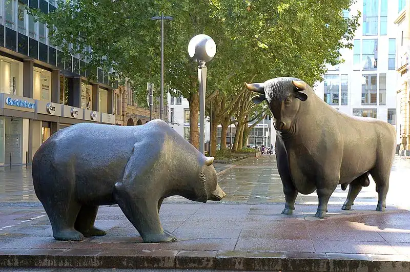 Börse Frankfurt – Skulptur Bulle Und Bear Vor Der Frankfurter